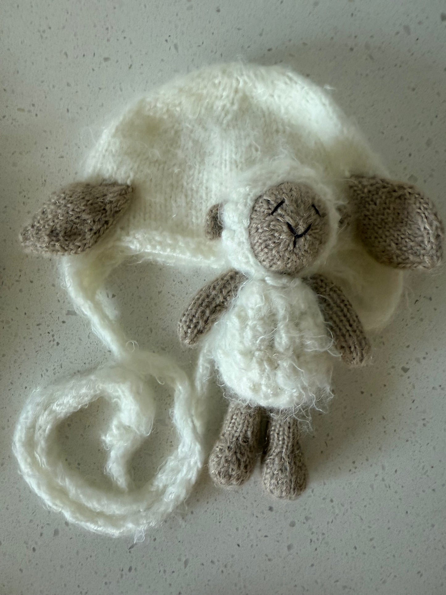 Set: Sheep Lovie + Bonnet