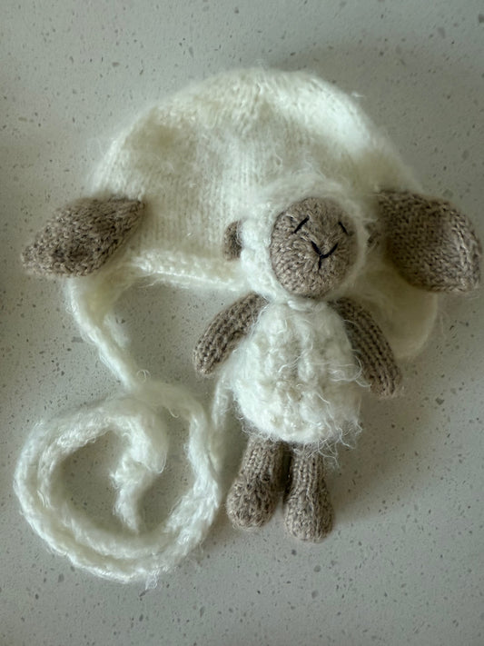 Set: Sheep Lovie + Bonnet