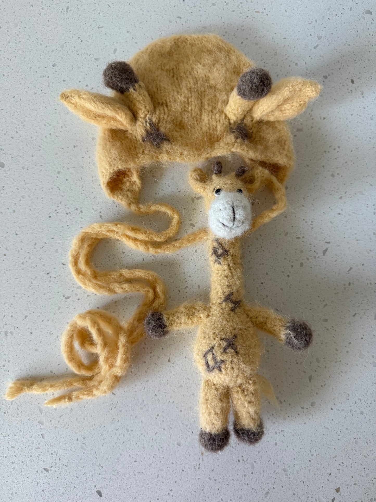 Giraffe-Inspired Newborn Set: Bonnet + Giraffe Lovie