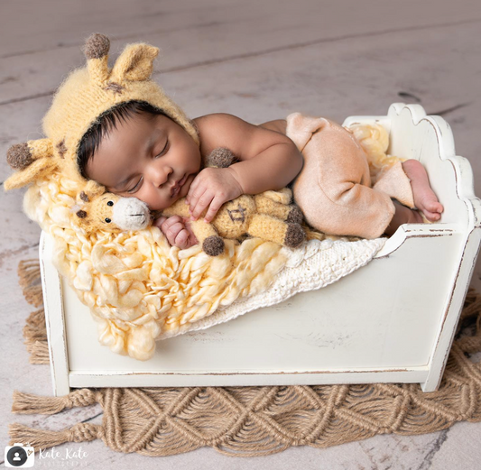 Giraffe-Inspired Newborn Set: Bonnet + Giraffe Lovie